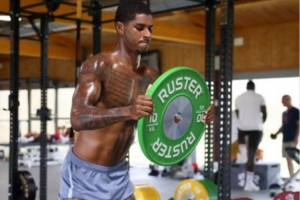 皇冠体育官方入口-挥汗如雨！拉什福德社媒晒健身房训练照片，并将其设置为新的头像